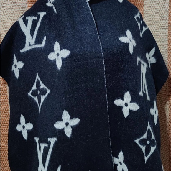 Louis Vuitton Black and White Monogram Scarf - Picture 1 of 4